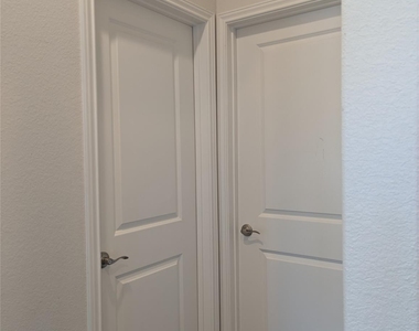 2043 Blackhawk Ridge Lane - Photo Thumbnail 5