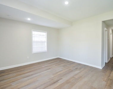 5238 Keystone Street - Photo Thumbnail 4