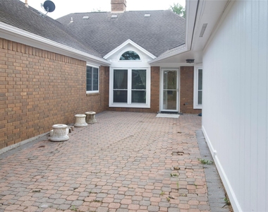 1839 Lake Winds Dr - Photo Thumbnail 3