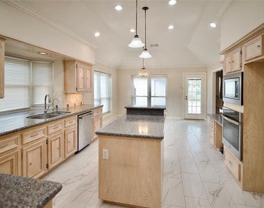 1839 Lake Winds Dr - Photo Thumbnail 10
