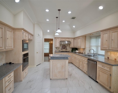 1839 Lake Winds Dr - Photo Thumbnail 8
