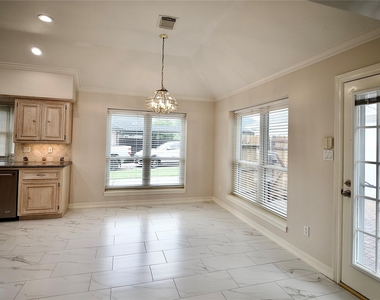 1839 Lake Winds Dr - Photo Thumbnail 7