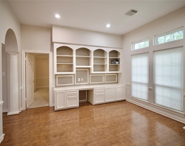 1839 Lake Winds Dr - Photo Thumbnail 17
