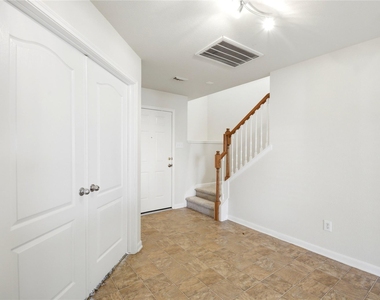 526 Remington Lodge Court - Photo Thumbnail 7