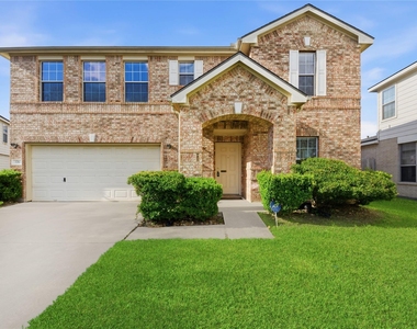 526 Remington Lodge Court - Photo Thumbnail 3