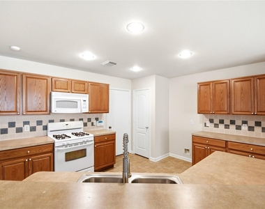 526 Remington Lodge Court - Photo Thumbnail 18