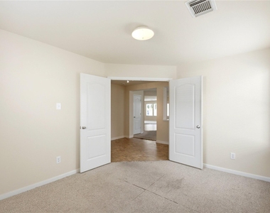 526 Remington Lodge Court - Photo Thumbnail 9