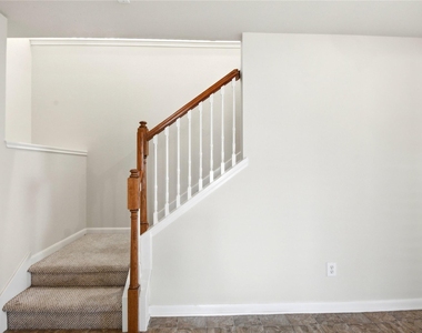 526 Remington Lodge Court - Photo Thumbnail 24