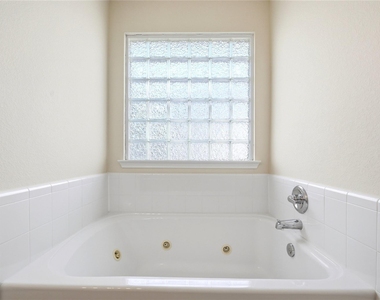 526 Remington Lodge Court - Photo Thumbnail 35