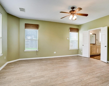 10410 Five Oaks Court - Photo Thumbnail 23