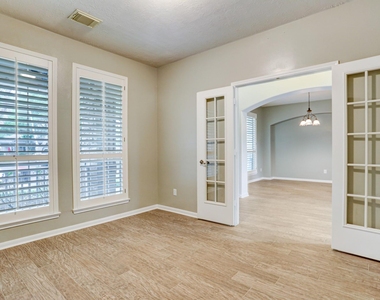 10410 Five Oaks Court - Photo Thumbnail 8