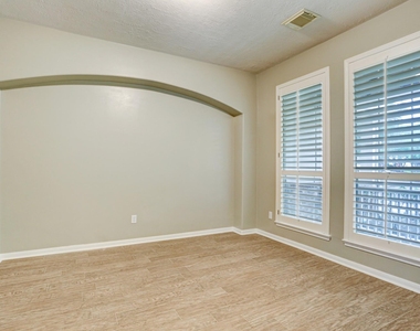 10410 Five Oaks Court - Photo Thumbnail 9