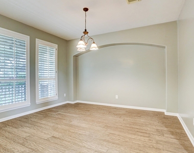 10410 Five Oaks Court - Photo Thumbnail 10