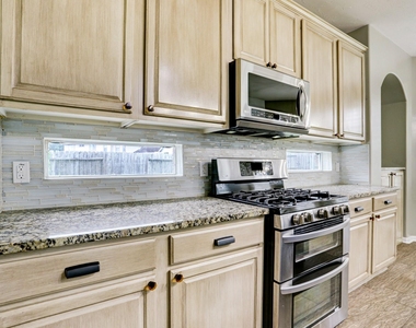 10410 Five Oaks Court - Photo Thumbnail 20