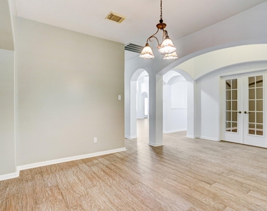 10410 Five Oaks Court - Photo Thumbnail 11