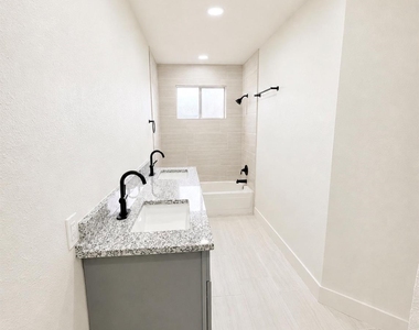 6706 Dinner Creek Court - Photo Thumbnail 5