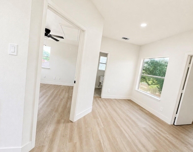 6706 Dinner Creek Court - Photo Thumbnail 8