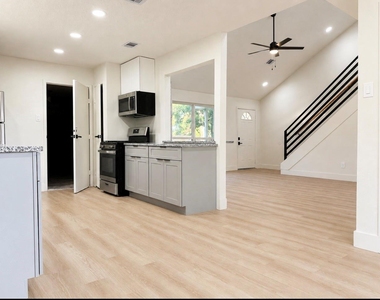 6706 Dinner Creek Court - Photo Thumbnail 4
