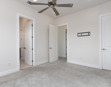 645 W 16th Street - Photo Thumbnail 21