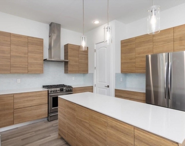 645 W 16th Street - Photo Thumbnail 10