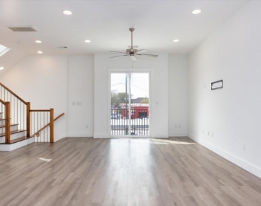 645 W 16th Street - Photo Thumbnail 7