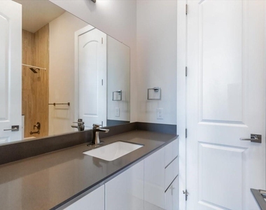 645 W 16th Street - Photo Thumbnail 17
