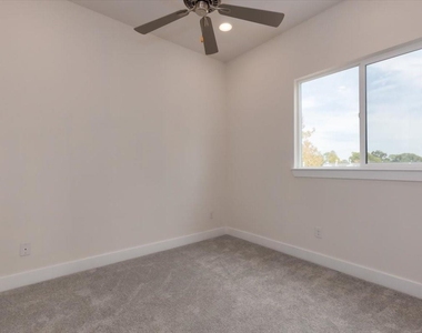 645 W 16th Street - Photo Thumbnail 18
