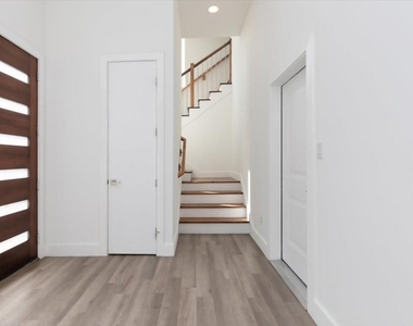 645 W 16th Street - Photo Thumbnail 3