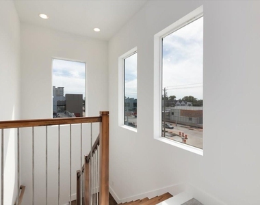 645 W 16th Street - Photo Thumbnail 13