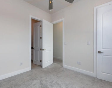 645 W 16th Street - Photo Thumbnail 15