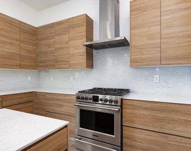 645 W 16th Street - Photo Thumbnail 11