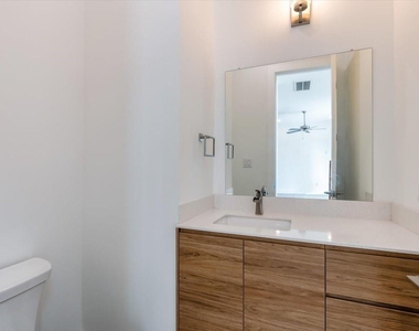 645 W 16th Street - Photo Thumbnail 12