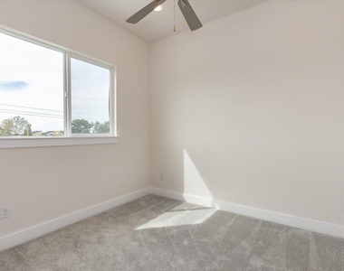 645 W 16th Street - Photo Thumbnail 14
