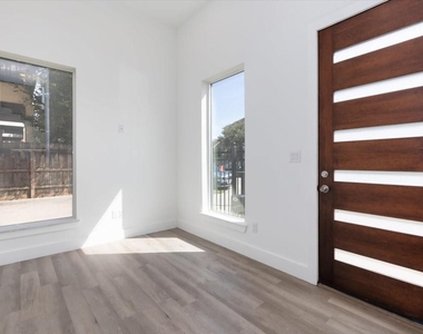 645 W 16th Street - Photo Thumbnail 2