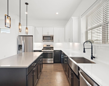 2603 Hutchins - Photo Thumbnail 18