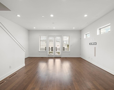 2603 Hutchins - Photo Thumbnail 14