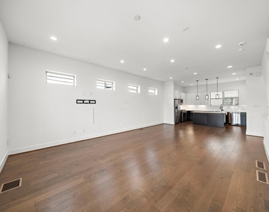 2603 Hutchins - Photo Thumbnail 13