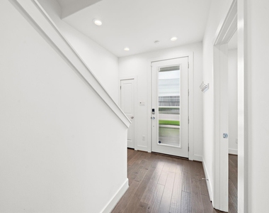 2603 Hutchins - Photo Thumbnail 5