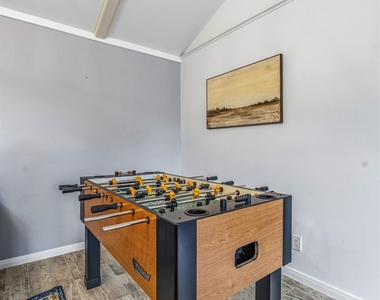 8426 Edgemoor Drive - Photo Thumbnail 10