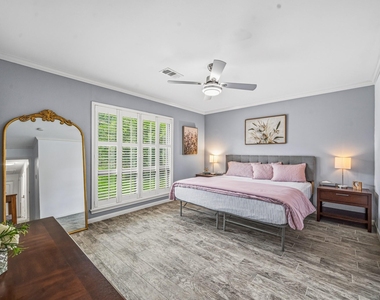 8426 Edgemoor Drive - Photo Thumbnail 17