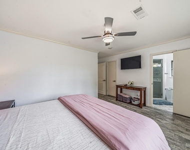 8426 Edgemoor Drive - Photo Thumbnail 18