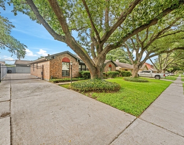 8426 Edgemoor Drive - Photo Thumbnail 3