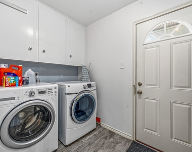 8426 Edgemoor Drive - Photo Thumbnail 30