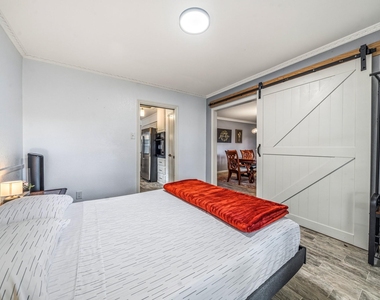 8426 Edgemoor Drive - Photo Thumbnail 23