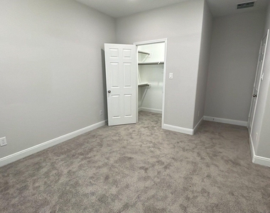832 Elkhart Street - Photo Thumbnail 10