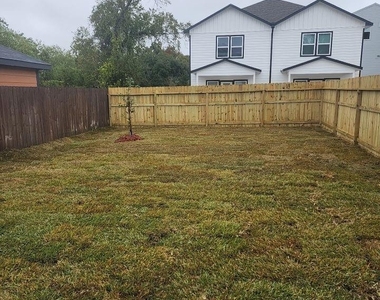 832 Elkhart Street - Photo Thumbnail 16