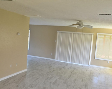 2930 Colony Drive - Photo Thumbnail 1