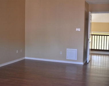2930 Colony Drive - Photo Thumbnail 8