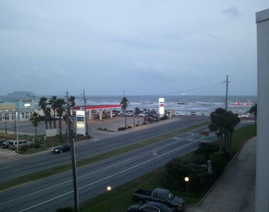6102 Seawall Blvd - Photo Thumbnail 12