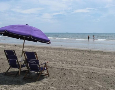 6102 Seawall Blvd - Photo Thumbnail 17